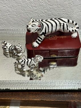 Vintage Mid-Century Ceramic Tiger Family Mama Tiger w/Cubs on Chain- Japan